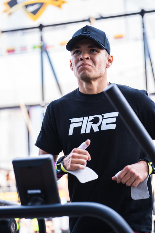 Camiseta Clásica Negra con Logo FIRE Blanco - Hombre