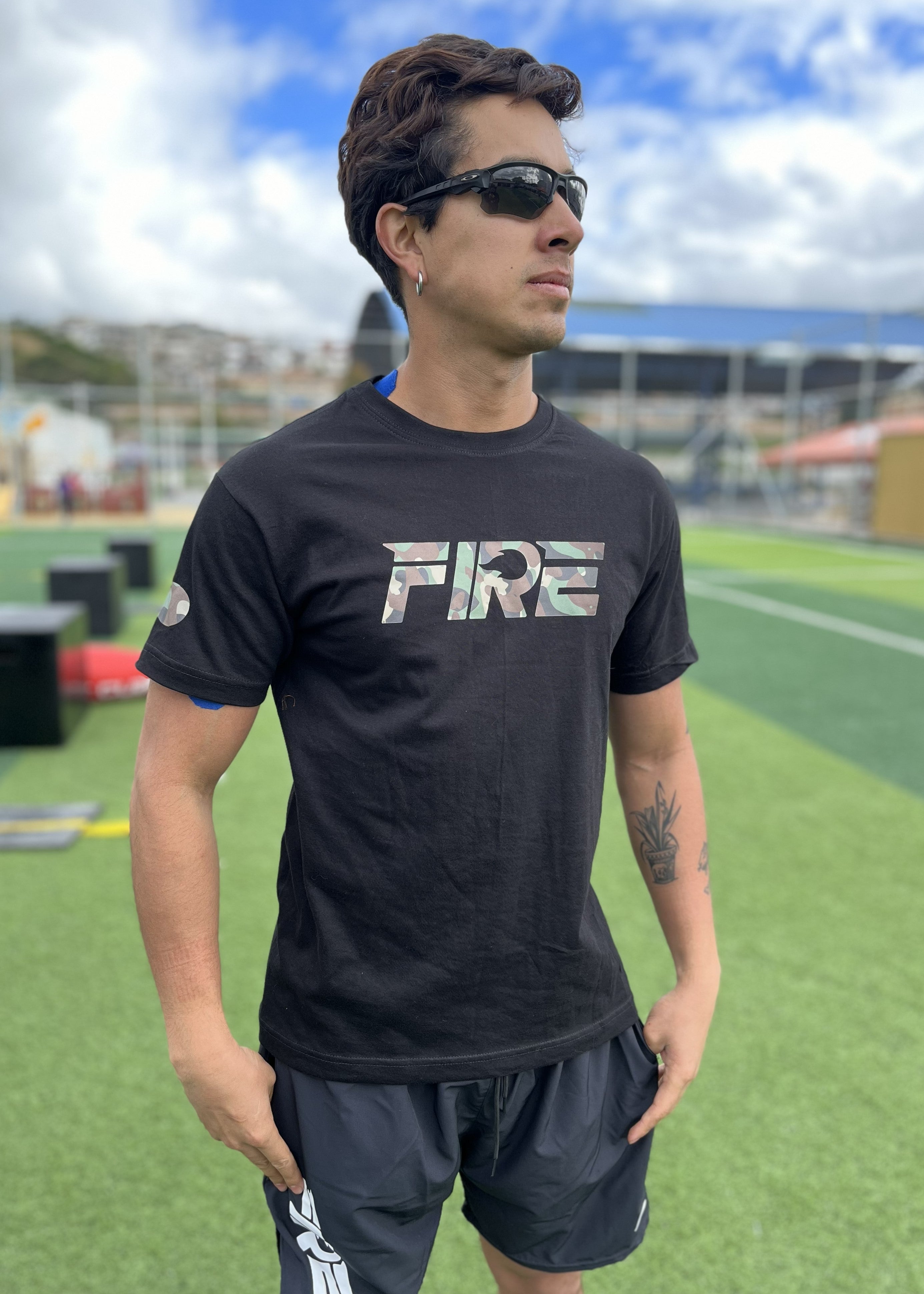 Camiseta Clásica Negra Logo FIRE Militar - Hombre